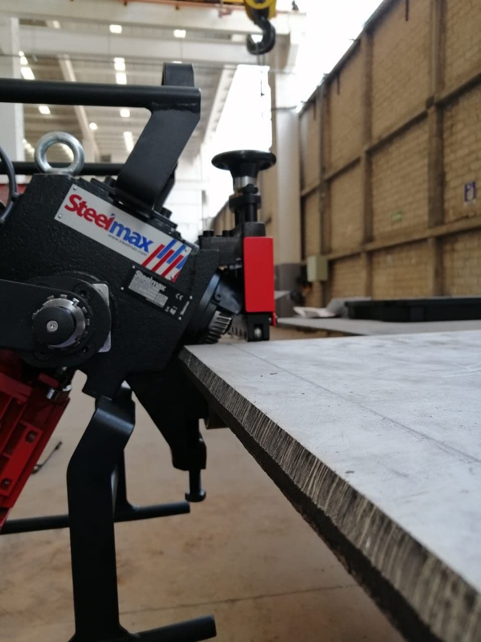 BISELADO DE DOBLE CARA EN FRÍO DE ALTA PRECISIÓN EN PLACA CON EQUIPO STEELMAX ABM 1218 FR